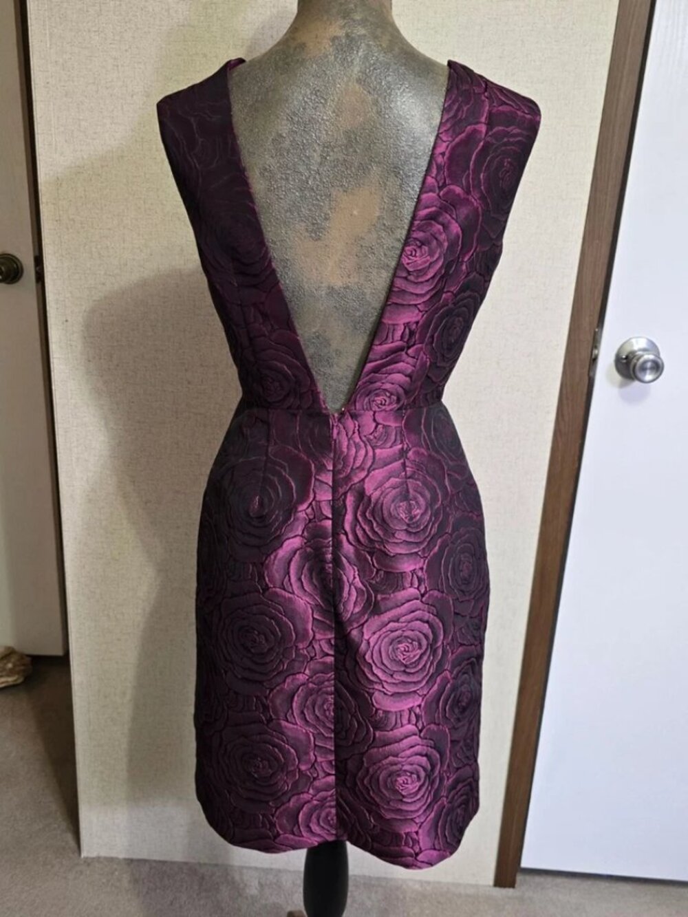 Sleeveless Sheath Dress Women - Picture 4 of 4